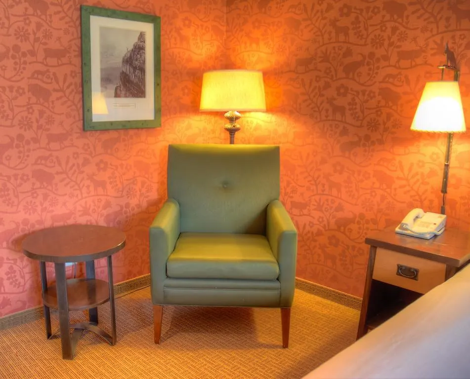 Fox Hotel And Suites Banff 4*,